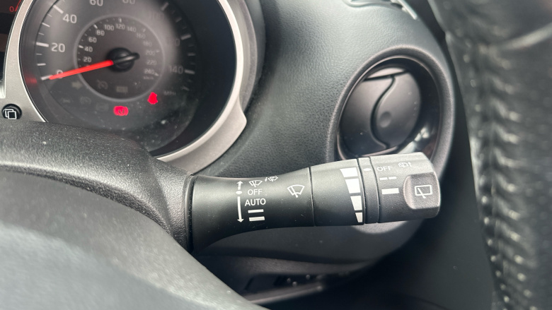 Nissan Juke 1.5 dCi N-Connecta 5dr Diesel Hatchback